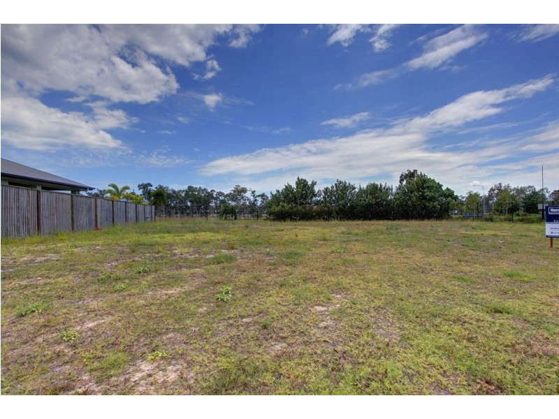 6 Hillock Crescent, Bushland Beach QLD 4818