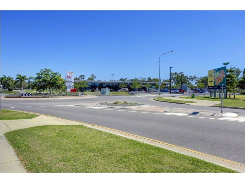 6 Hillock Crescent, Bushland Beach QLD 4818