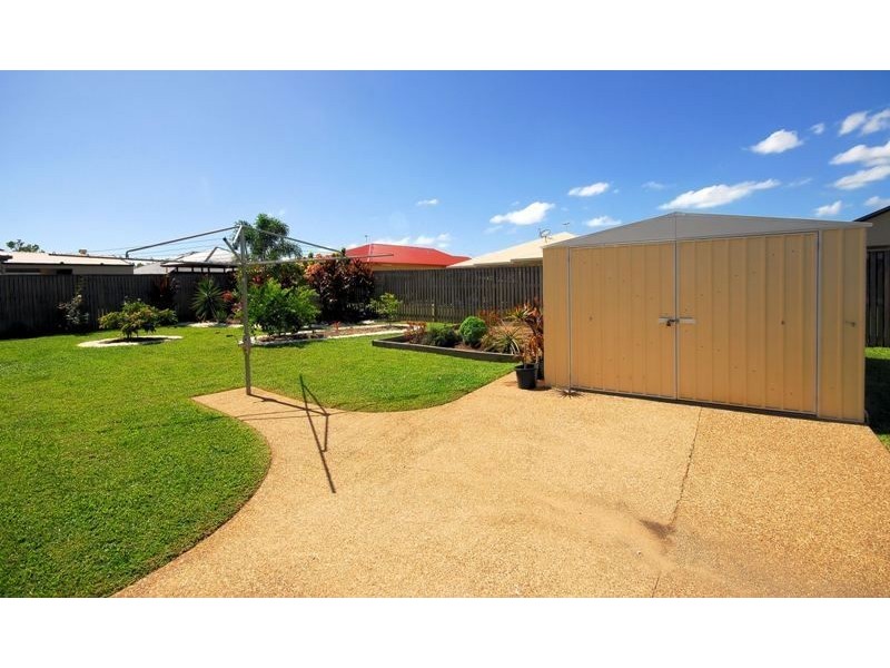 24 Anchorage Circuit, Bushland Beach QLD 4818