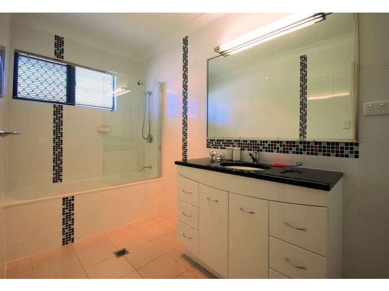 24 Anchorage Circuit, Bushland Beach QLD 4818