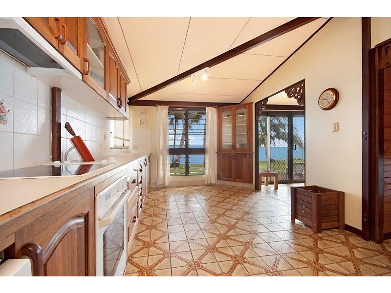 28 Reef Street, Saunders Beach QLD 4818