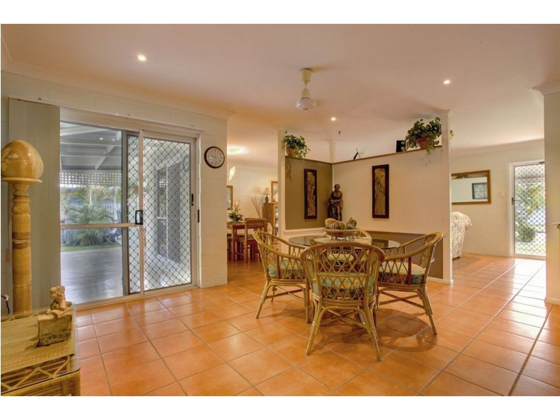 4 Whitsunday Drive, Kirwan QLD 4817