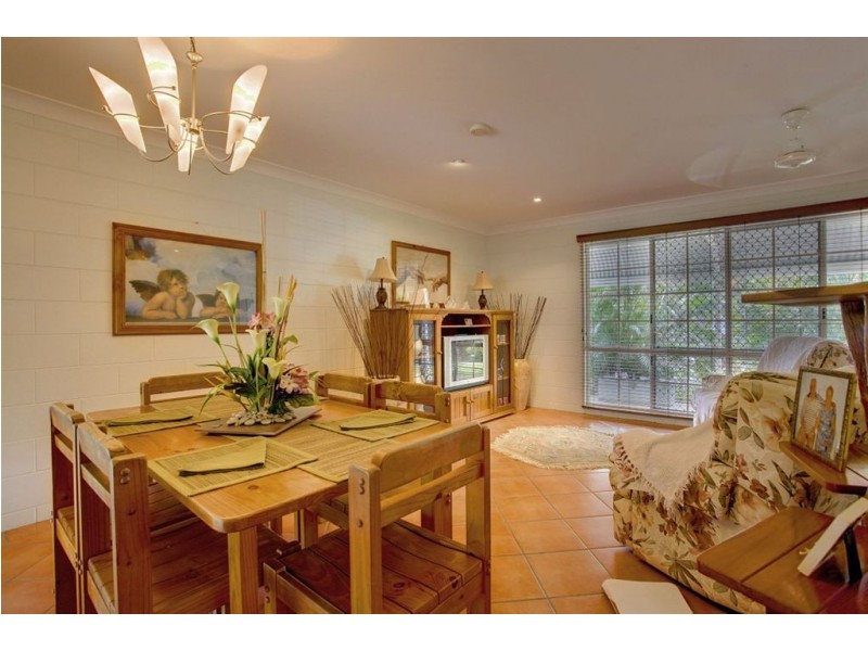 4 Whitsunday Drive, Kirwan QLD 4817