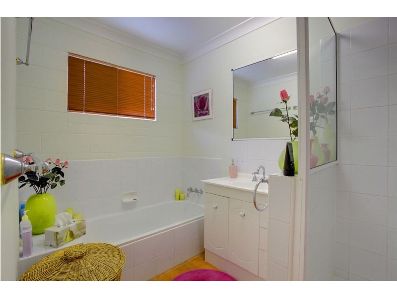 4 Whitsunday Drive, Kirwan QLD 4817