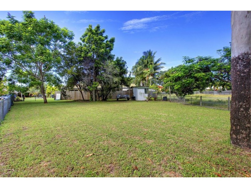 36 Manuka Court, Bushland Beach QLD 4818