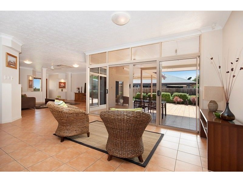 38 Pacific Avenue, Bushland Beach QLD 4818