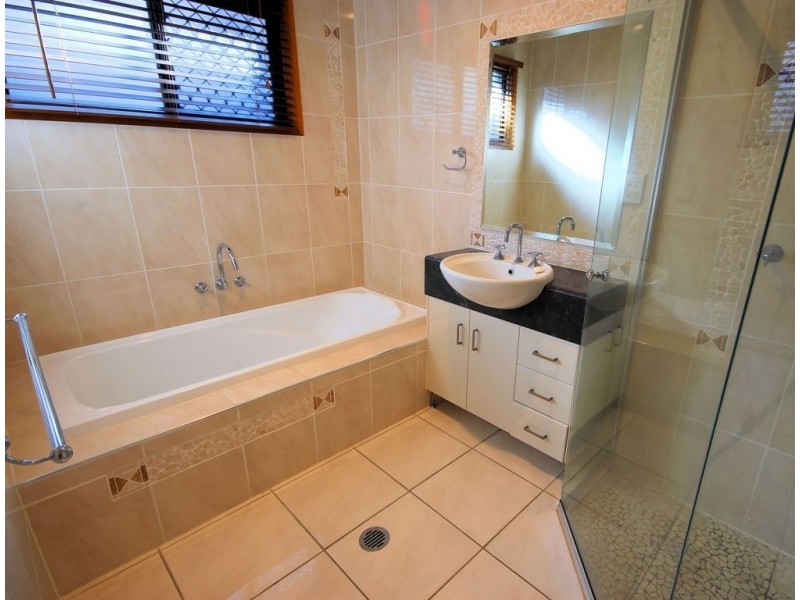 10 Kiandra Place, Mount Louisa QLD 4814