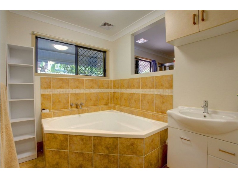 4 Lady Elliot Court, Toomulla QLD 4816