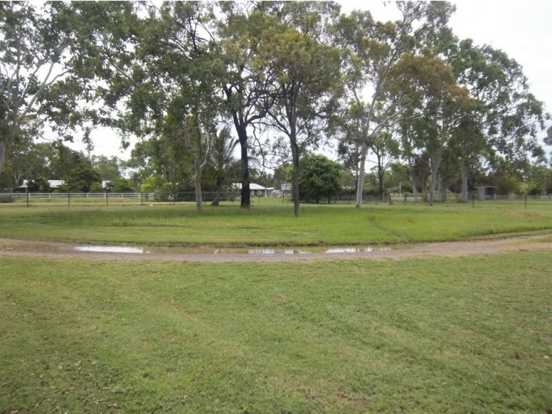 75 Mount Low Parkway, Bushland Beach QLD 4818