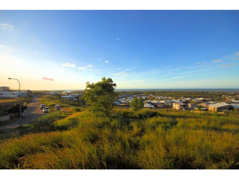 6 Cashell Crescent, Bushland Beach QLD 4818