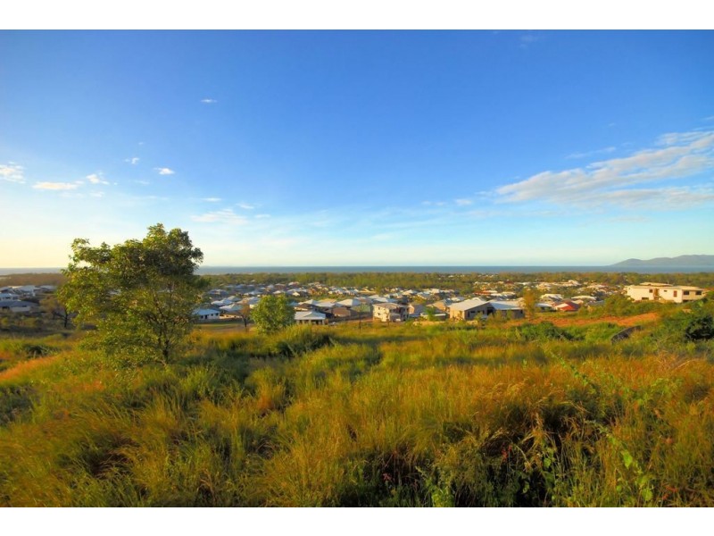 6 Cashell Crescent, Bushland Beach QLD 4818