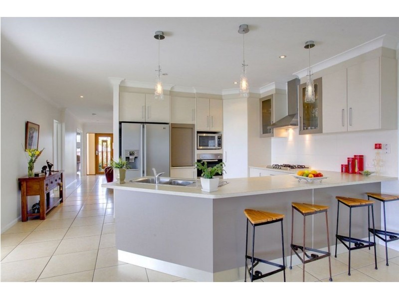 6 Minstrel Court, Bushland Beach QLD 4818