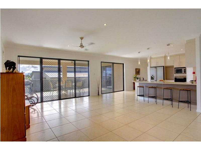 6 Minstrel Court, Bushland Beach QLD 4818