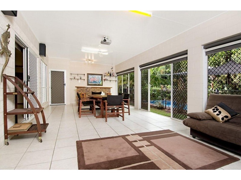1 Jacob Court, Bushland Beach QLD 4818