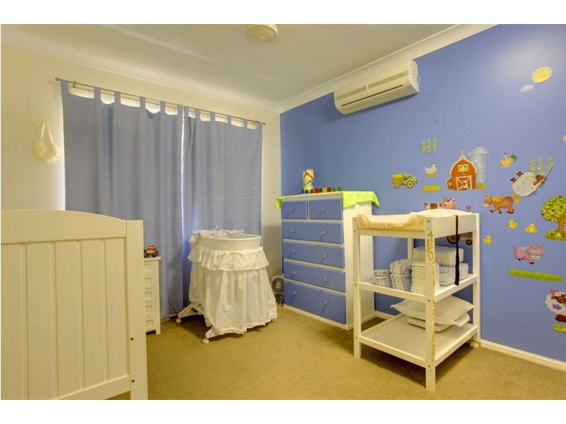 42 Dungurra Place, Bushland Beach QLD 4818