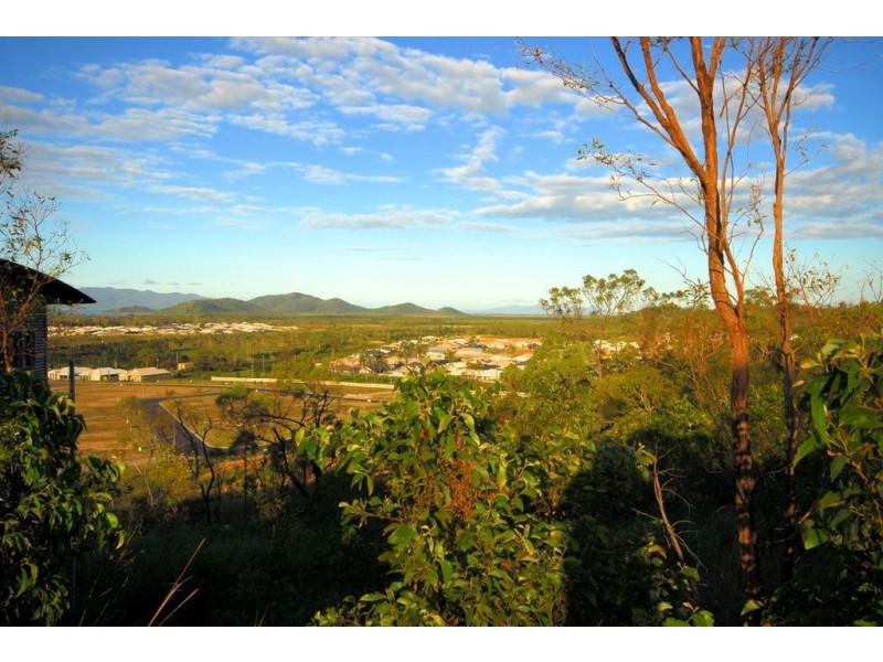 4 Gemma Court, Bushland Beach QLD 4818
