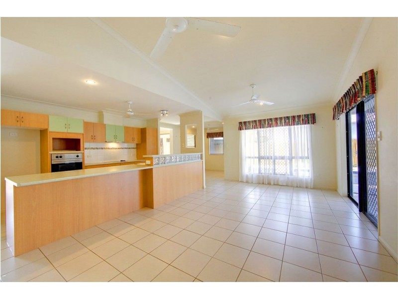 4 Marita Court, Bushland Beach QLD 4818