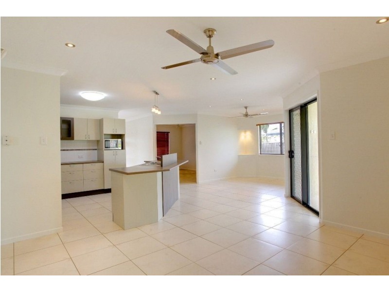 7 Anchorage Circuit, Bushland Beach QLD 4818