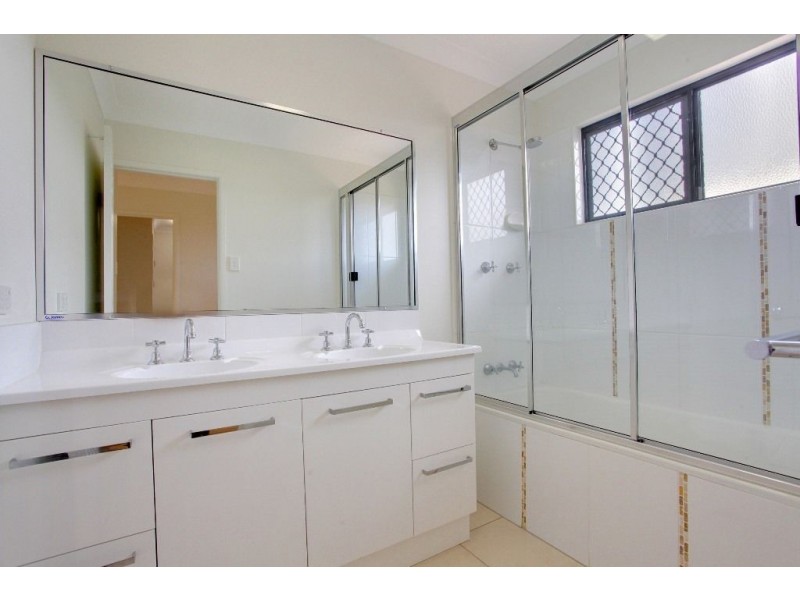 7 Anchorage Circuit, Bushland Beach QLD 4818