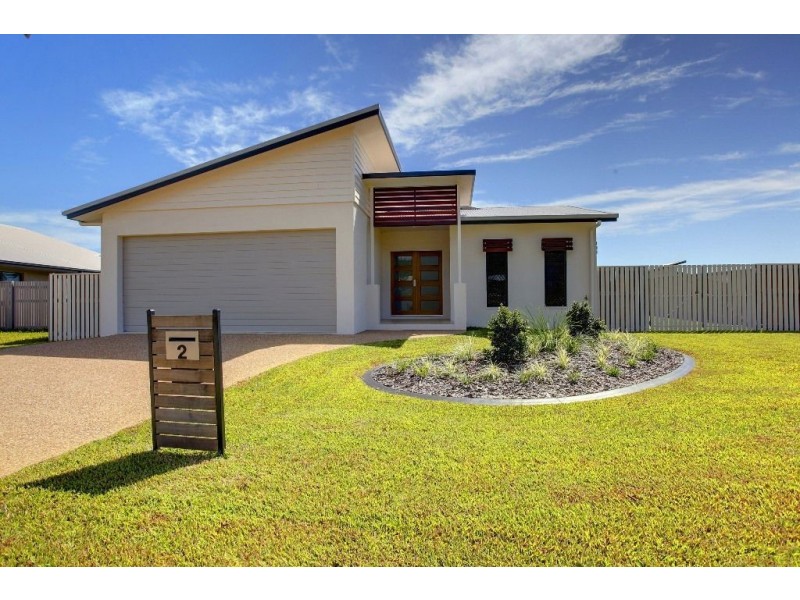 2 Rattray Street, Bushland Beach QLD 4818