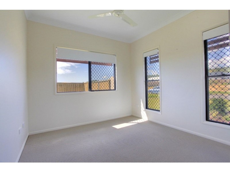 2 Rattray Street, Bushland Beach QLD 4818