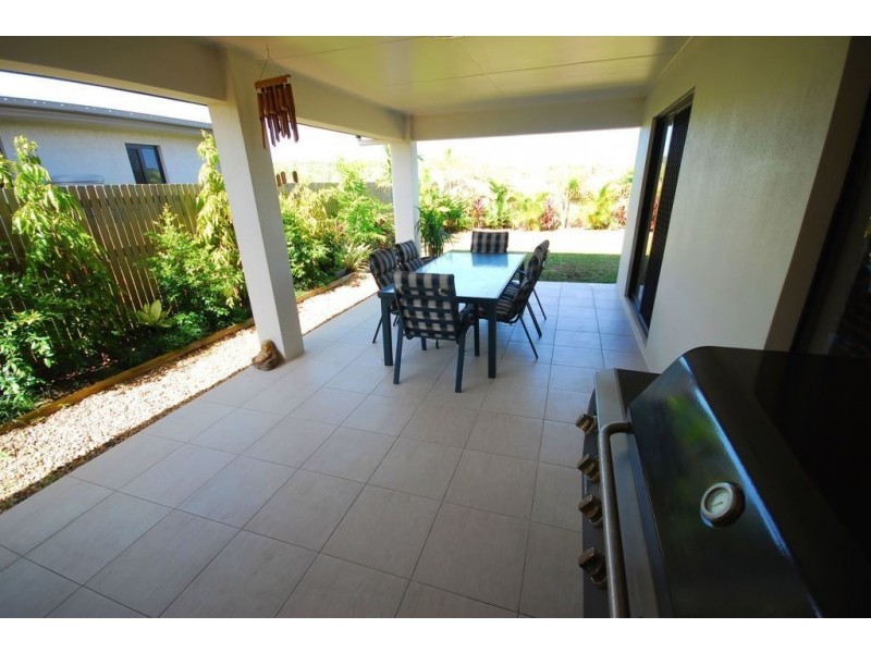 7 Littabella Place, Bushland Beach QLD 4818