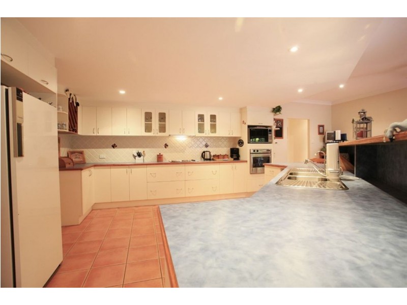 11 Lotus Court, Bushland Beach QLD 4818