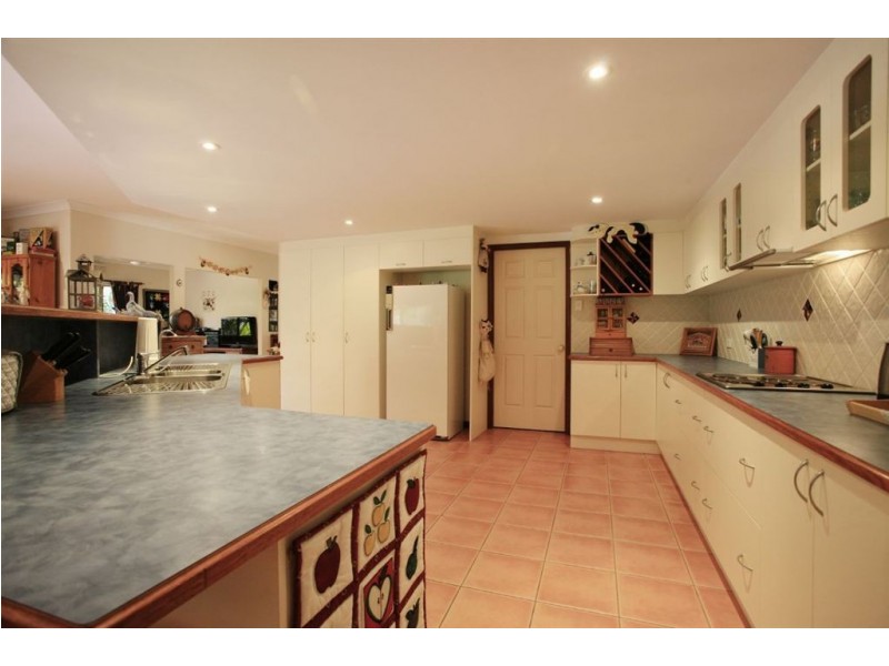 11 Lotus Court, Bushland Beach QLD 4818