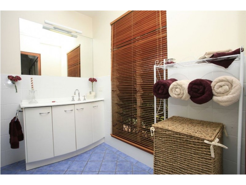 11 Lotus Court, Bushland Beach QLD 4818