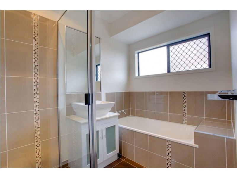 1 Kirrama Court, Bushland Beach QLD 4818