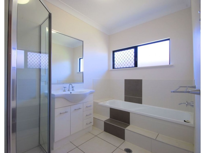 30 Daintree Drive, Bushland Beach QLD 4818