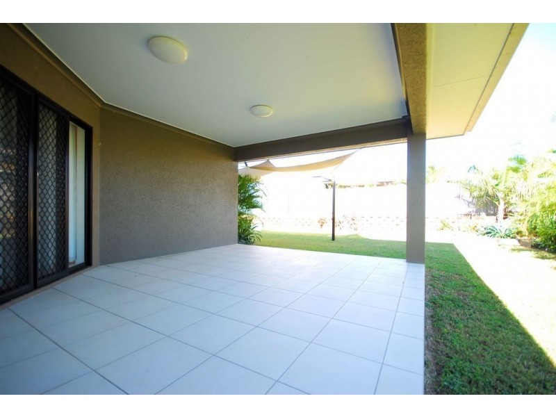 30 Daintree Drive, Bushland Beach QLD 4818