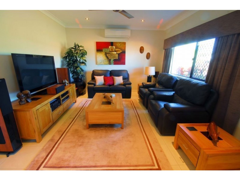 2 Littabella Place, Bushland Beach QLD 4818