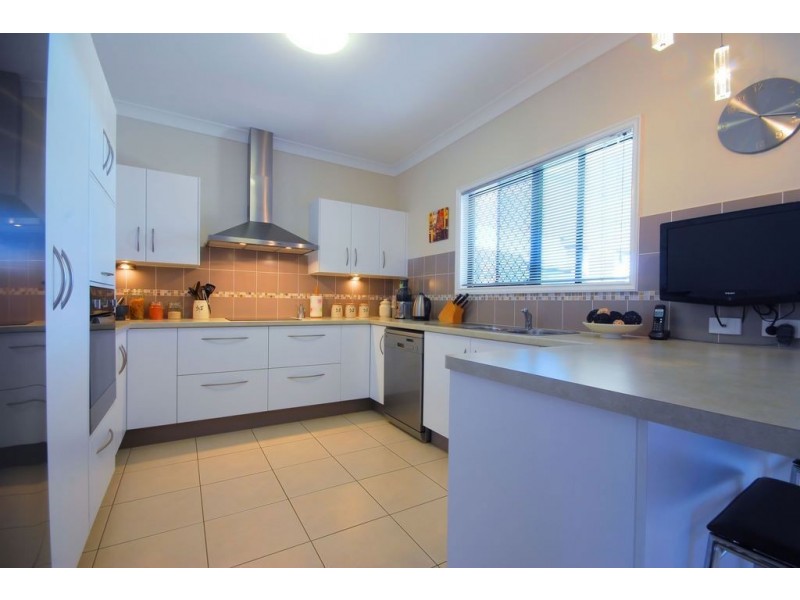 2 Littabella Place, Bushland Beach QLD 4818
