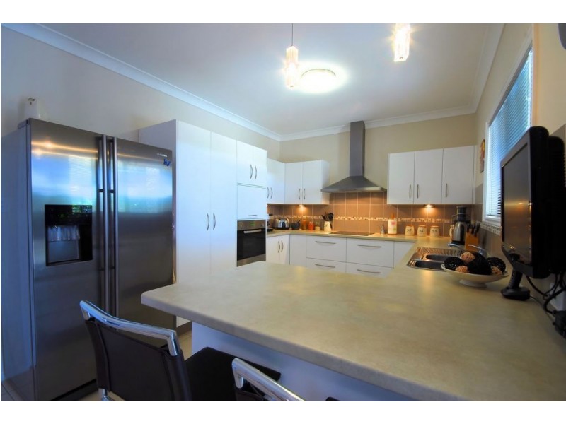 2 Littabella Place, Bushland Beach QLD 4818