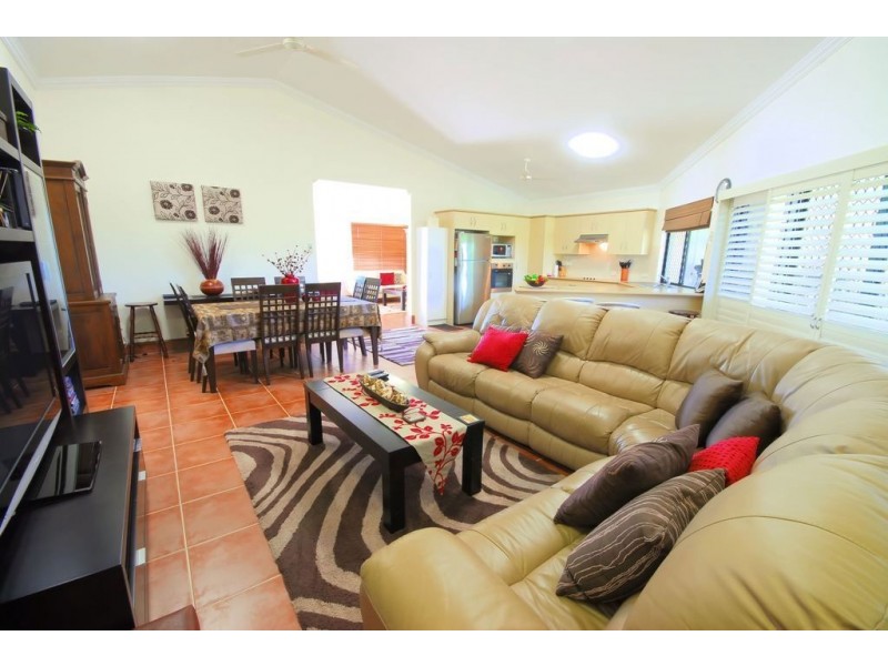 8 Seabrook Circuit, Bushland Beach QLD 4818
