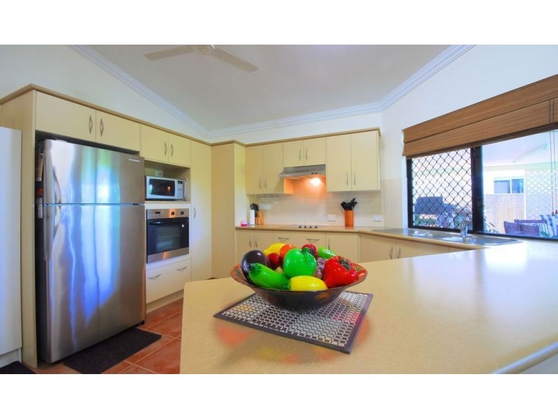 8 Seabrook Circuit, Bushland Beach QLD 4818