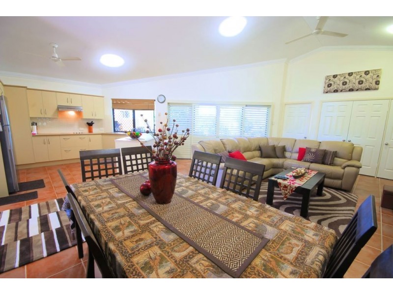 8 Seabrook Circuit, Bushland Beach QLD 4818