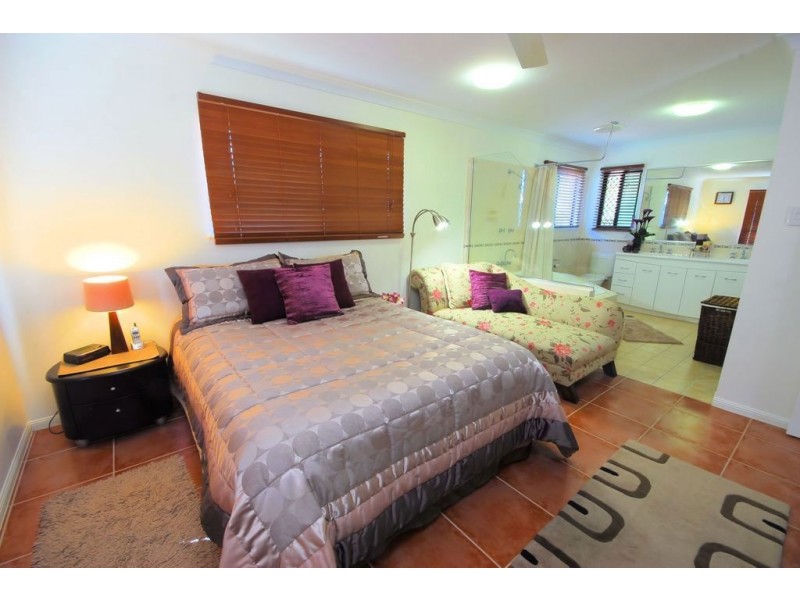 8 Seabrook Circuit, Bushland Beach QLD 4818