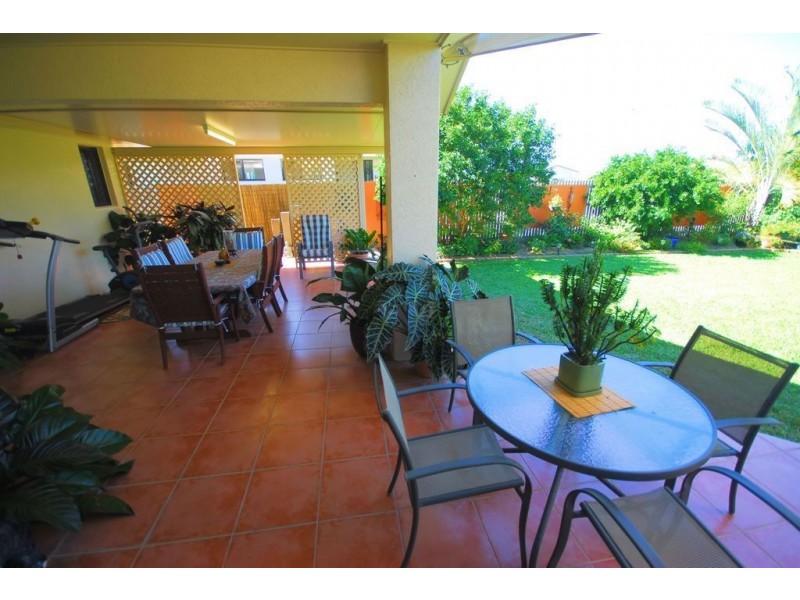 8 Seabrook Circuit, Bushland Beach QLD 4818