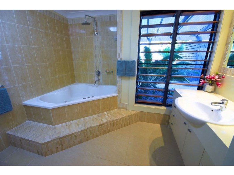 117 Cay Street, Saunders Beach QLD 4818