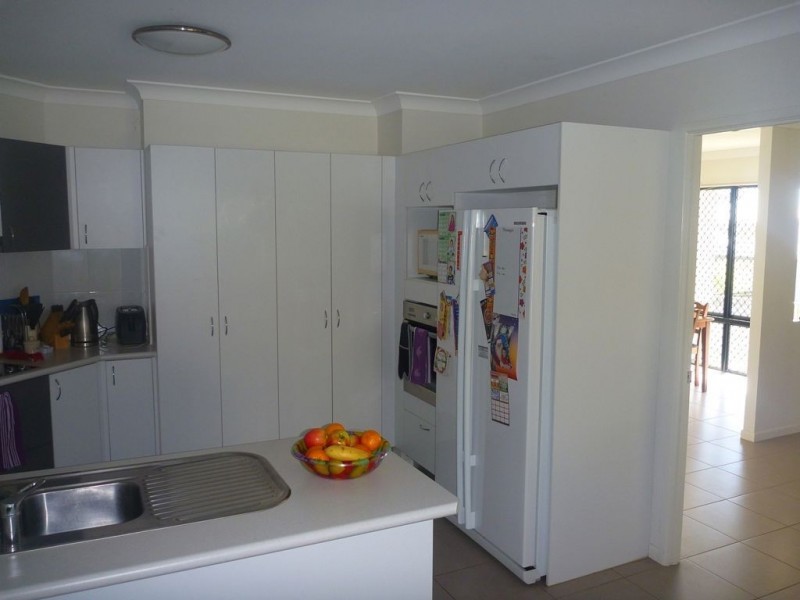 11 Helvellyn Street, Bushland Beach QLD 4818