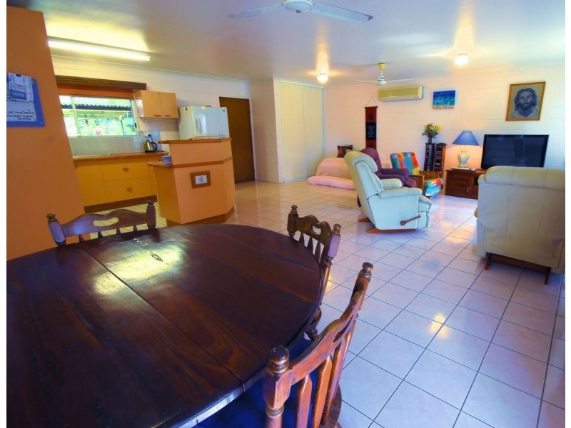 157 Ocean Pde, Balgal Beach QLD 4816