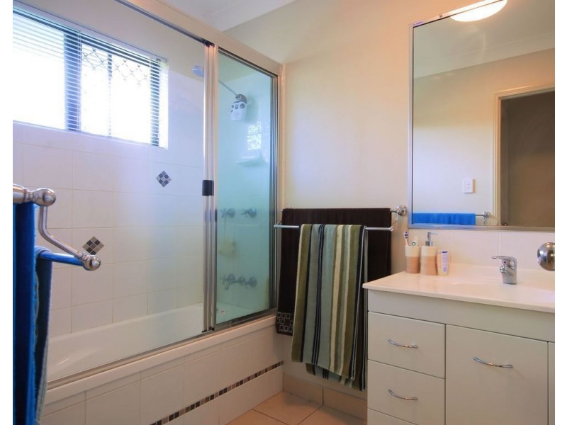 12 Dungurra Place, Bushland Beach QLD 4818