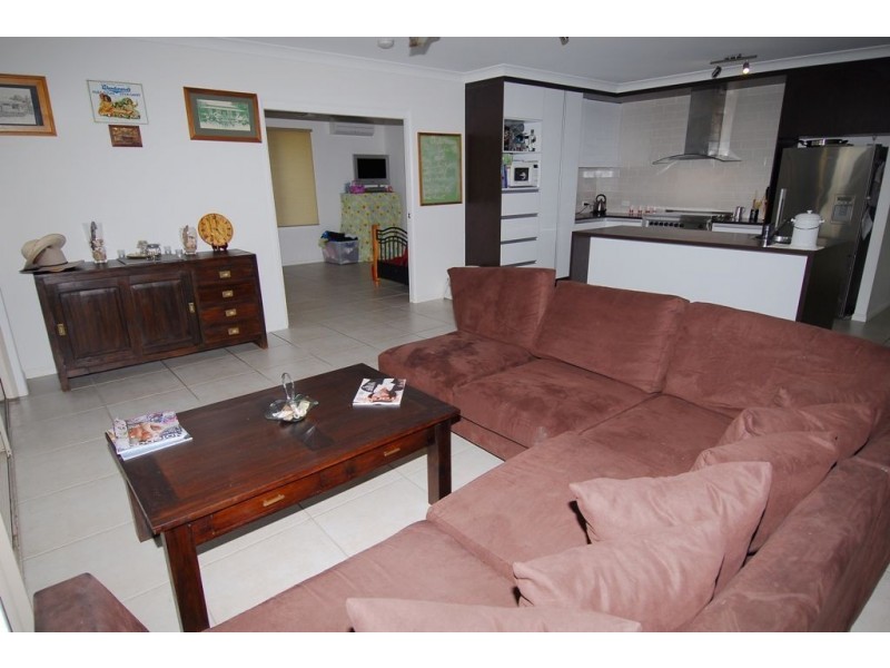 9 Hemple Street, Bushland Beach QLD 4818