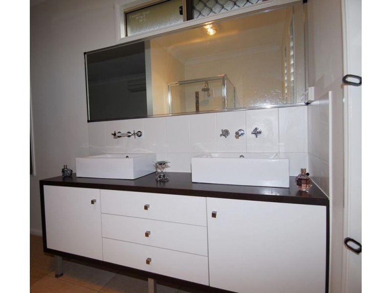 9 Hemple Street, Bushland Beach QLD 4818