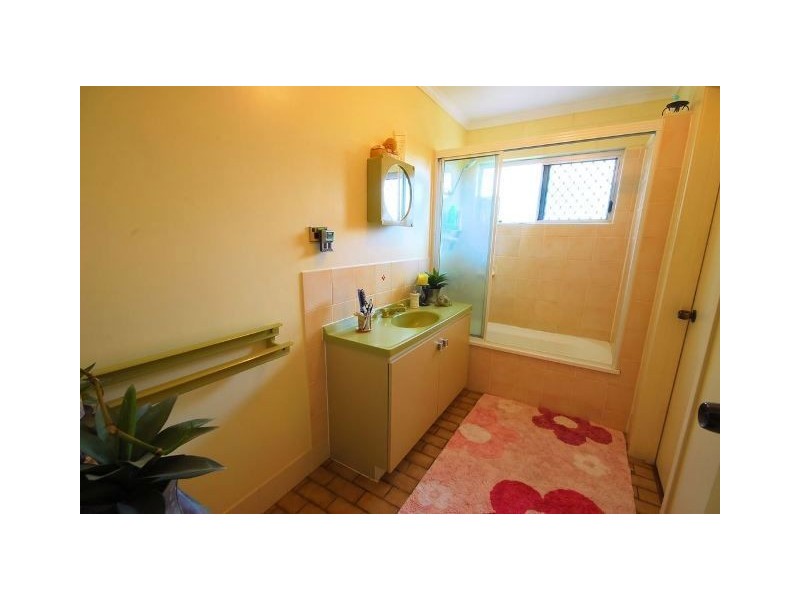 8 Lotus Court, Bushland Beach QLD 4818