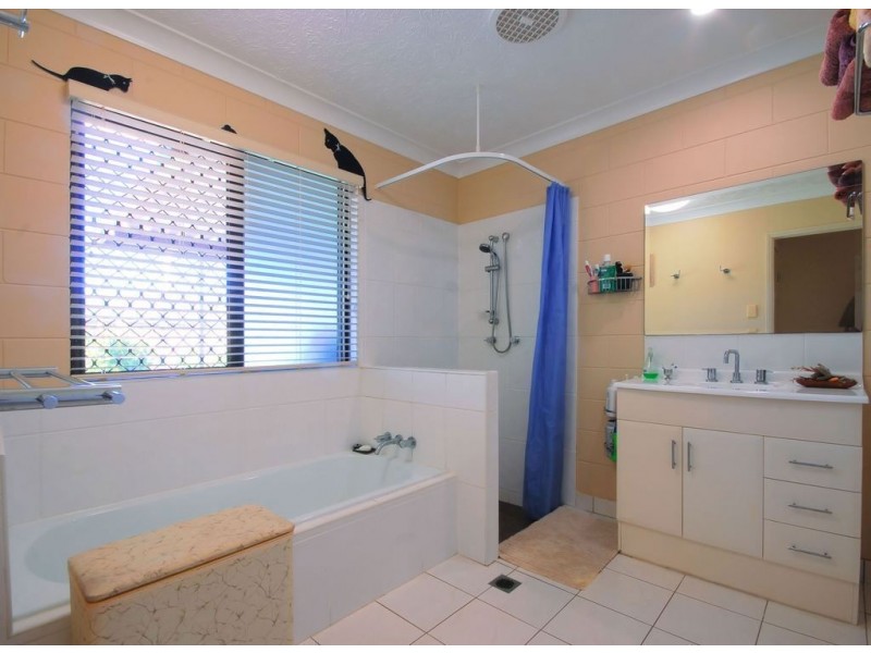 2 Rollo Court, Balgal Beach QLD 4816