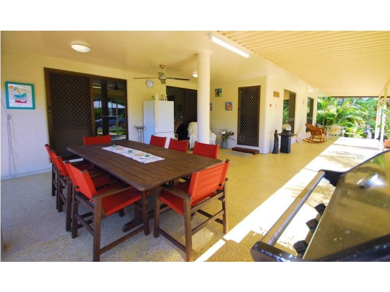 2 Rollo Court, Balgal Beach QLD 4816