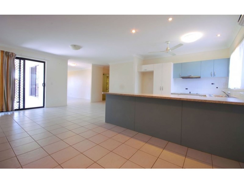 18 Donostia Crescent, Bushland Beach QLD 4818